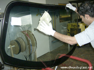 auto glass repair professionals